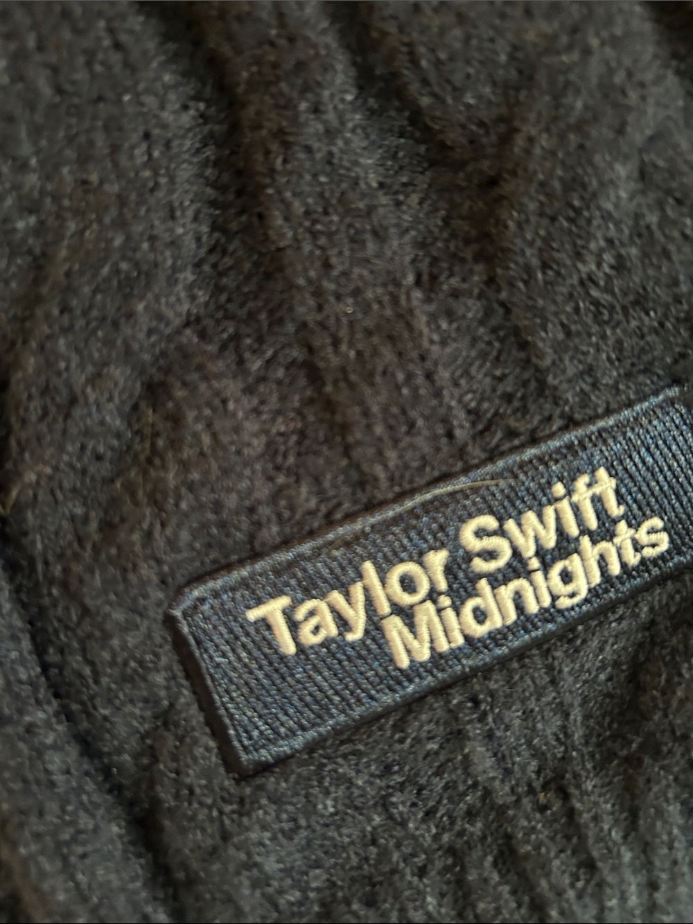 Authentic Taylor Swift Midnight Navy Cable-Knit Cardigan with Star Appliqués - Picture 6 of 8
